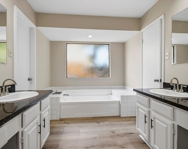 8807 Lakeside Forest Drive - Photo Thumbnail 11