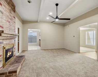 8807 Lakeside Forest Drive - Photo Thumbnail 4