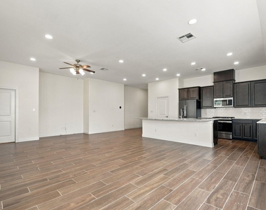 19049 Villa Lane - Photo Thumbnail 8
