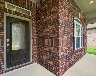 19049 Villa Lane - Photo Thumbnail 4