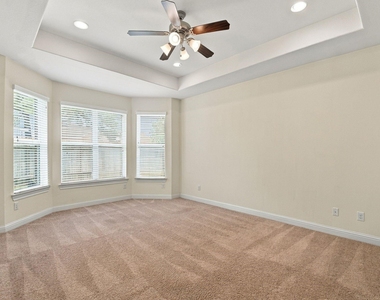 19049 Villa Lane - Photo Thumbnail 12