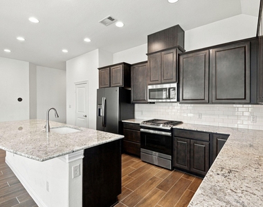 19049 Villa Lane - Photo Thumbnail 11