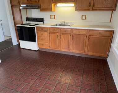 105 Johnson Street - Photo Thumbnail 4