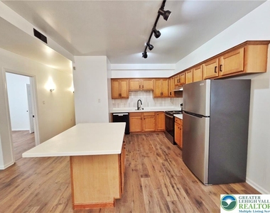 1166 Fullerton Avenue - Photo Thumbnail 6