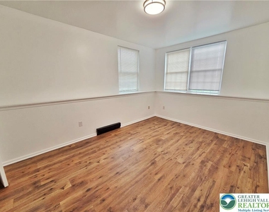 1166 Fullerton Avenue - Photo Thumbnail 15