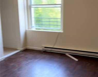 402 Ridge Avenue - Photo Thumbnail 5