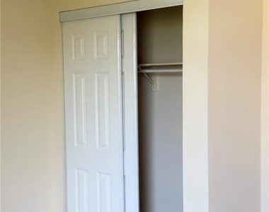 402 Ridge Avenue - Photo Thumbnail 6