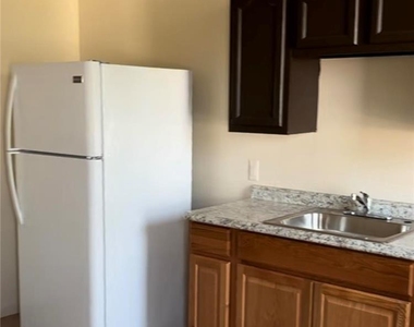 402 Ridge Avenue - Photo Thumbnail 1