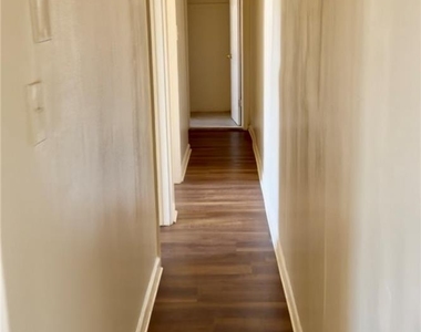 402 Ridge Avenue - Photo Thumbnail 8