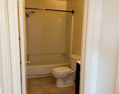 402 Ridge Avenue - Photo Thumbnail 3