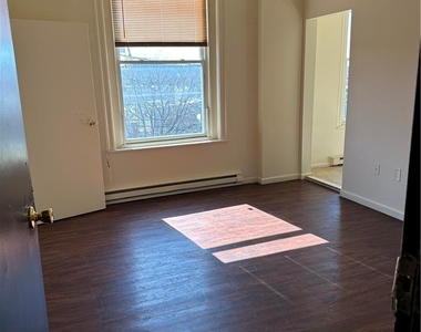 402 Ridge Avenue - Photo Thumbnail 5