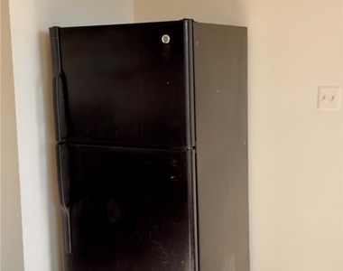 402 Ridge Avenue - Photo Thumbnail 7