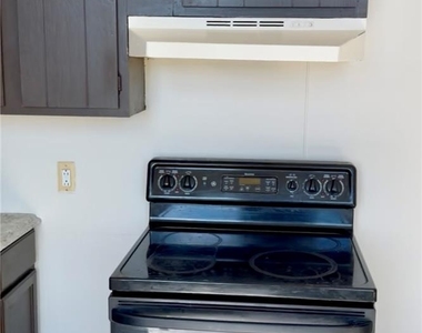 402 Ridge Avenue - Photo Thumbnail 6