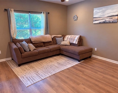 1105 King Way - Photo Thumbnail 13