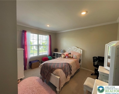 1105 King Way - Photo Thumbnail 6