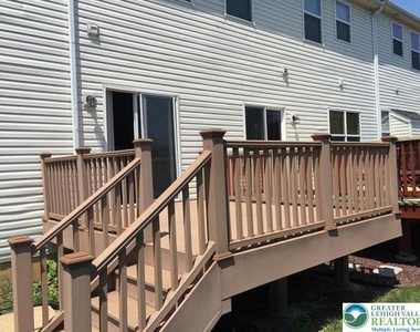 1105 King Way - Photo Thumbnail 11
