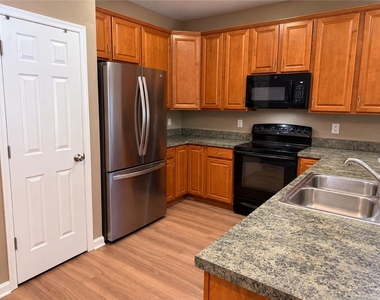 1105 King Way - Photo Thumbnail 16