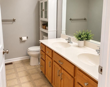 1105 King Way - Photo Thumbnail 20