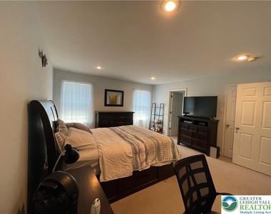 1105 King Way - Photo Thumbnail 5