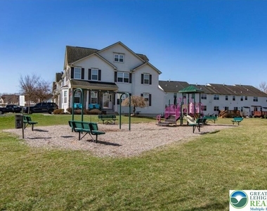 1105 King Way - Photo Thumbnail 1