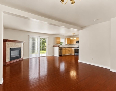 475 Celandine Drive - Photo Thumbnail 7