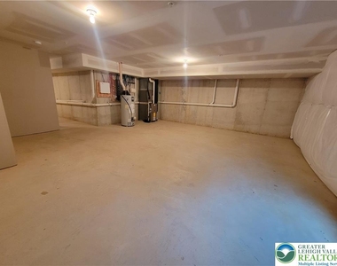 929 King Way - Photo Thumbnail 19