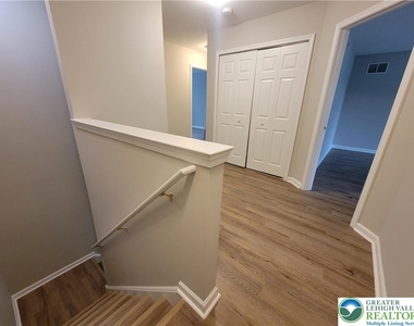 929 King Way - Photo Thumbnail 7