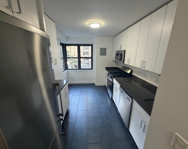 East 89th Street - Photo Thumbnail 6