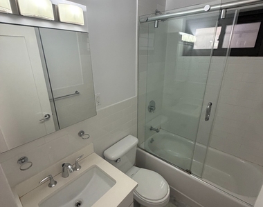 East 89th Street - Photo Thumbnail 8