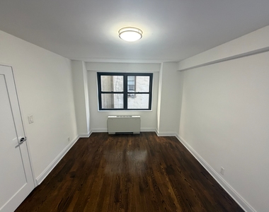 East 89th Street - Photo Thumbnail 4