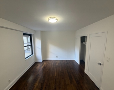 East 89th Street - Photo Thumbnail 3