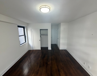 East 89th Street - Photo Thumbnail 2