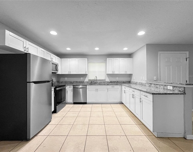 2213 E Emma Street - Photo Thumbnail 2