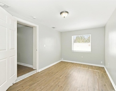 3011 Star Street - Photo Thumbnail 6