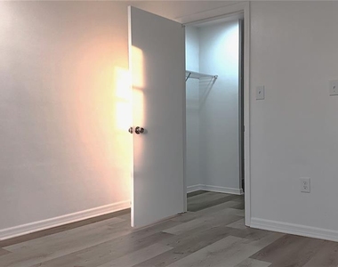 885 Beltrees Street - Photo Thumbnail 5