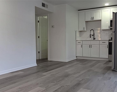 885 Beltrees Street - Photo Thumbnail 3