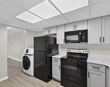 709 Russell Lane - Photo Thumbnail 12