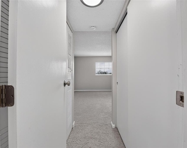 709 Russell Lane - Photo Thumbnail 33