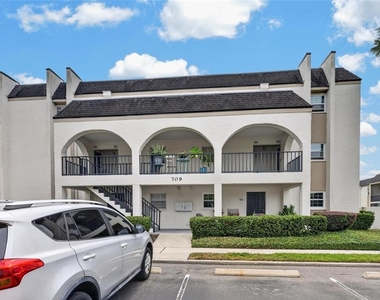 709 Russell Lane - Photo Thumbnail 3