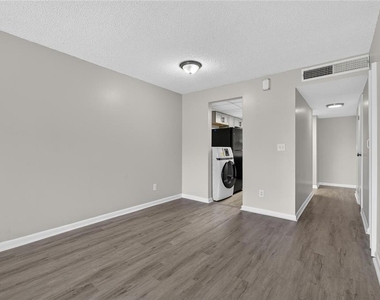 709 Russell Lane - Photo Thumbnail 24