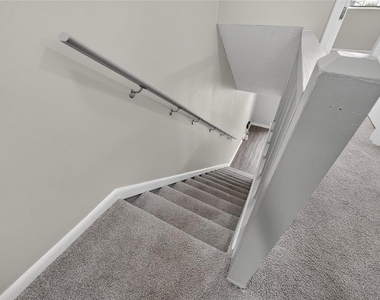 709 Russell Lane - Photo Thumbnail 28