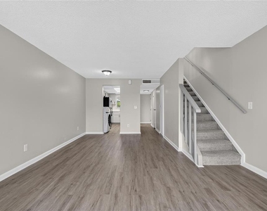 709 Russell Lane - Photo Thumbnail 22