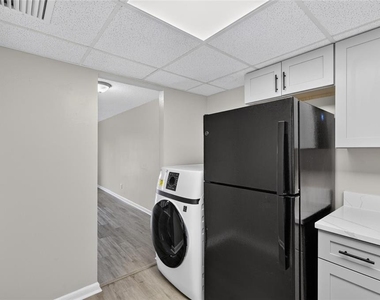 709 Russell Lane - Photo Thumbnail 15