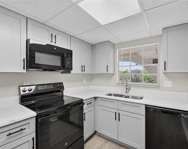 709 Russell Lane - Photo Thumbnail 13
