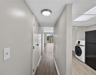 709 Russell Lane - Photo Thumbnail 9