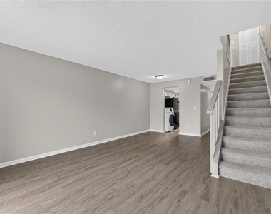 709 Russell Lane - Photo Thumbnail 23