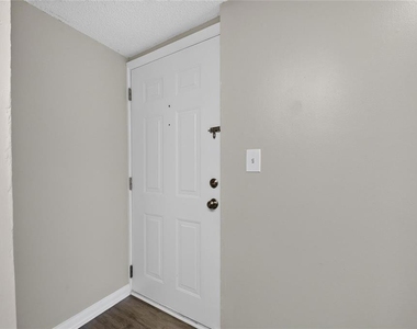 709 Russell Lane - Photo Thumbnail 8