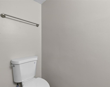 709 Russell Lane - Photo Thumbnail 16