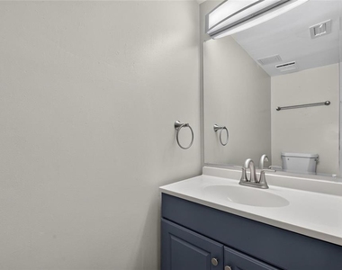 709 Russell Lane - Photo Thumbnail 17