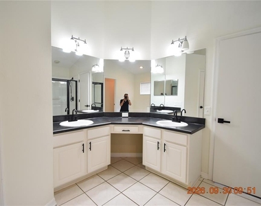 12103 Dawn Vista Drive - Photo Thumbnail 32
